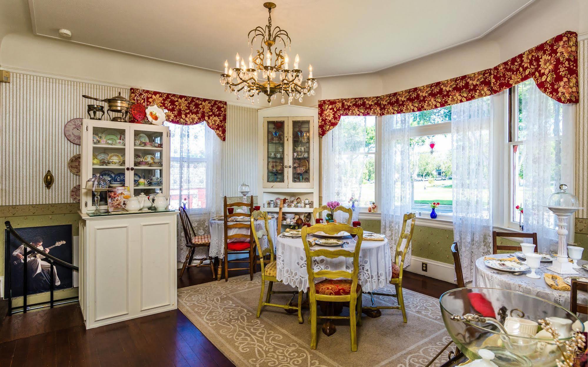 Joshua Inn Bed & Breakfast Холлистер Экстерьер фото